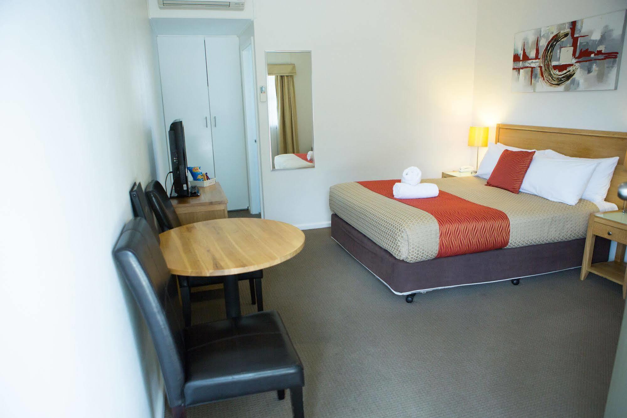 Colonial Lodge Motor Inn Ясс Экстерьер фото